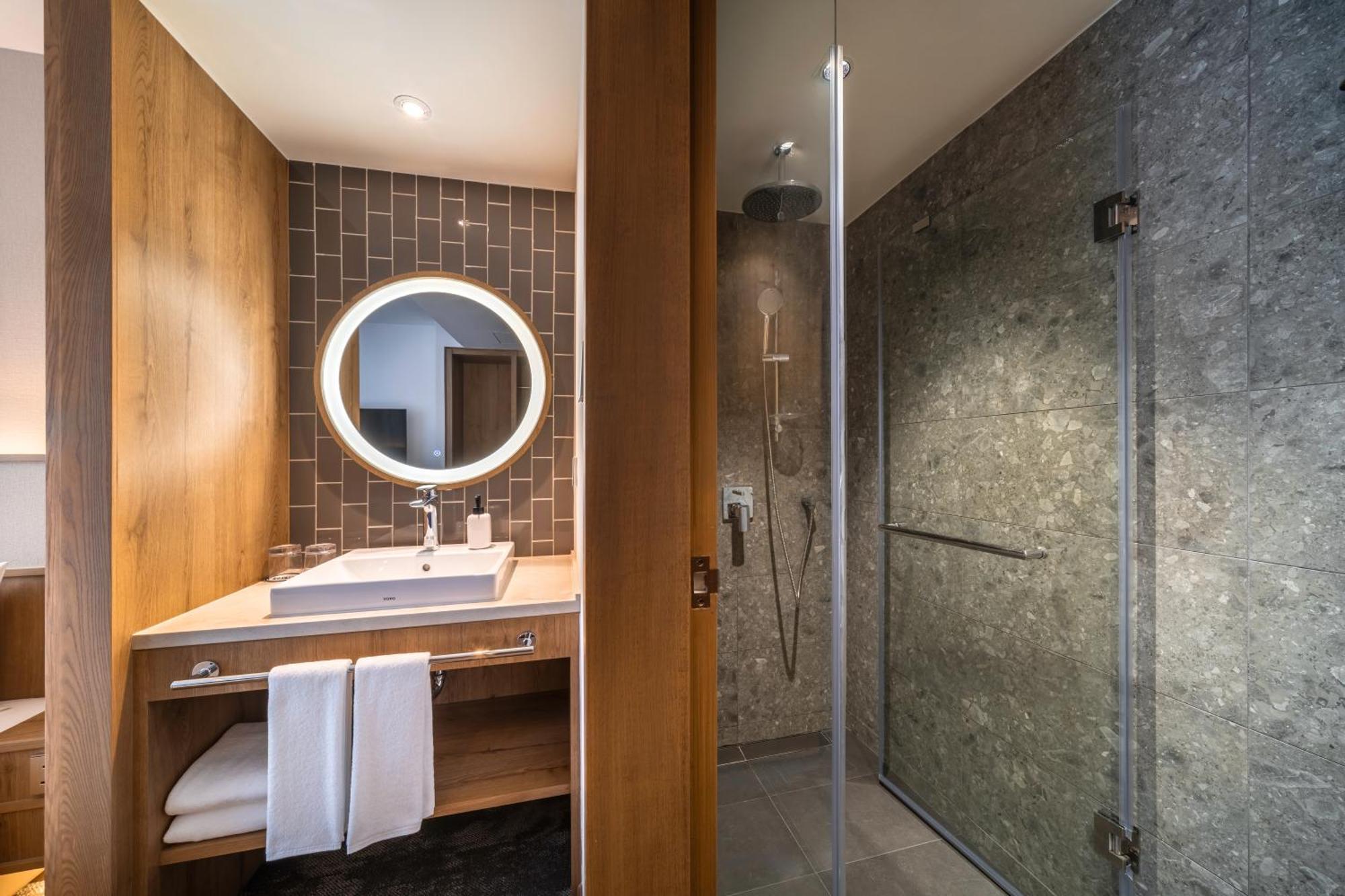 Sotetsu Grand Fresa โรงแรม 4*