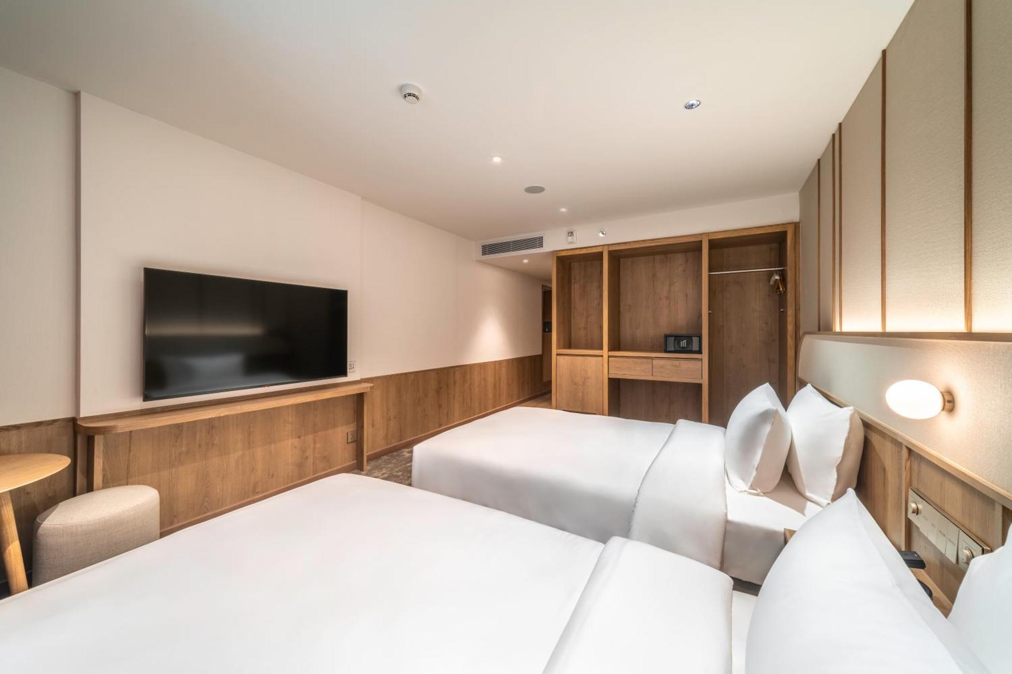 โรงแรม Sotetsu Grand Fresa 4*